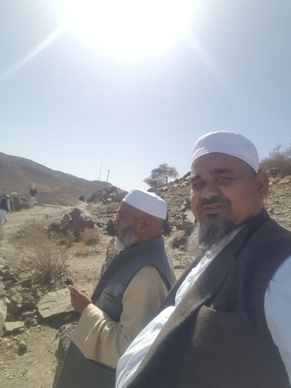 Dr. Irfan guiding Umrah pilgrims during their Ziyaraat visit