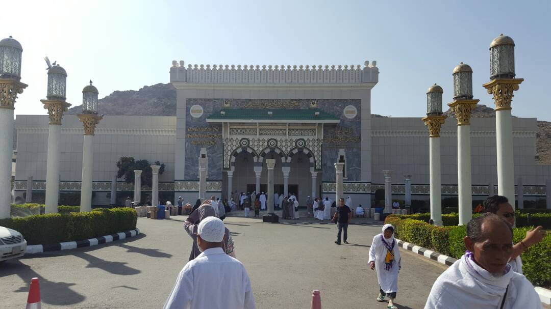 Pilgrims arriving at a holy site entrance near Makkah during a guided Umrah trip